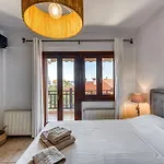 Blue Ribbons Luxury House