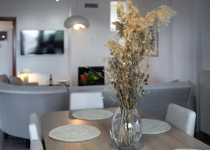 Blue Ribbons Luxury House
